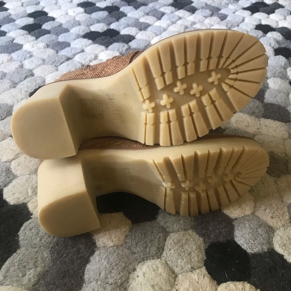 NWOT Mi.iM Jamie Combat Canvas Lug Sole Booties - Picture 2 of 3